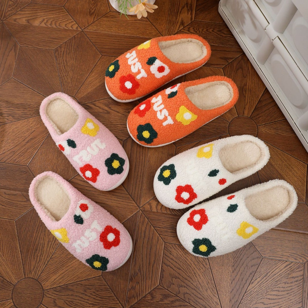 Lady's Flower Slippers Indoor Soft Bottom Cotton Slippers - image 4